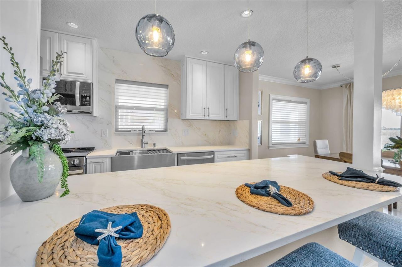 52 N Pine Circle, Belleair, FL 33756 Photo