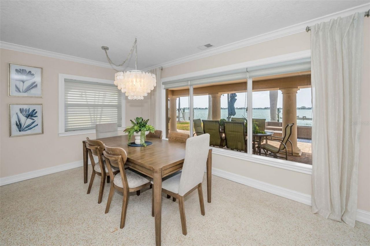52 N Pine Circle, Belleair, FL 33756 Photo