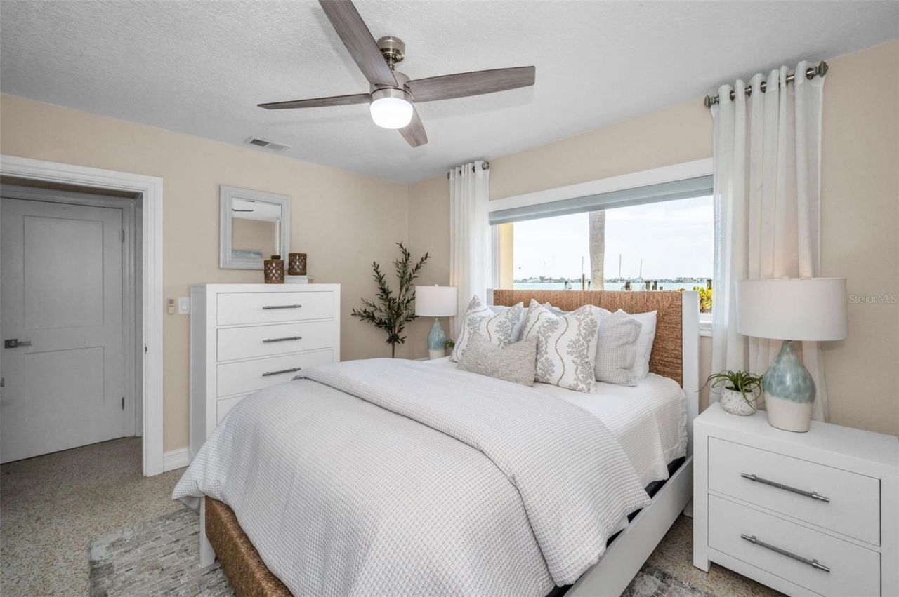 52 N Pine Circle, Belleair, FL 33756 Photo