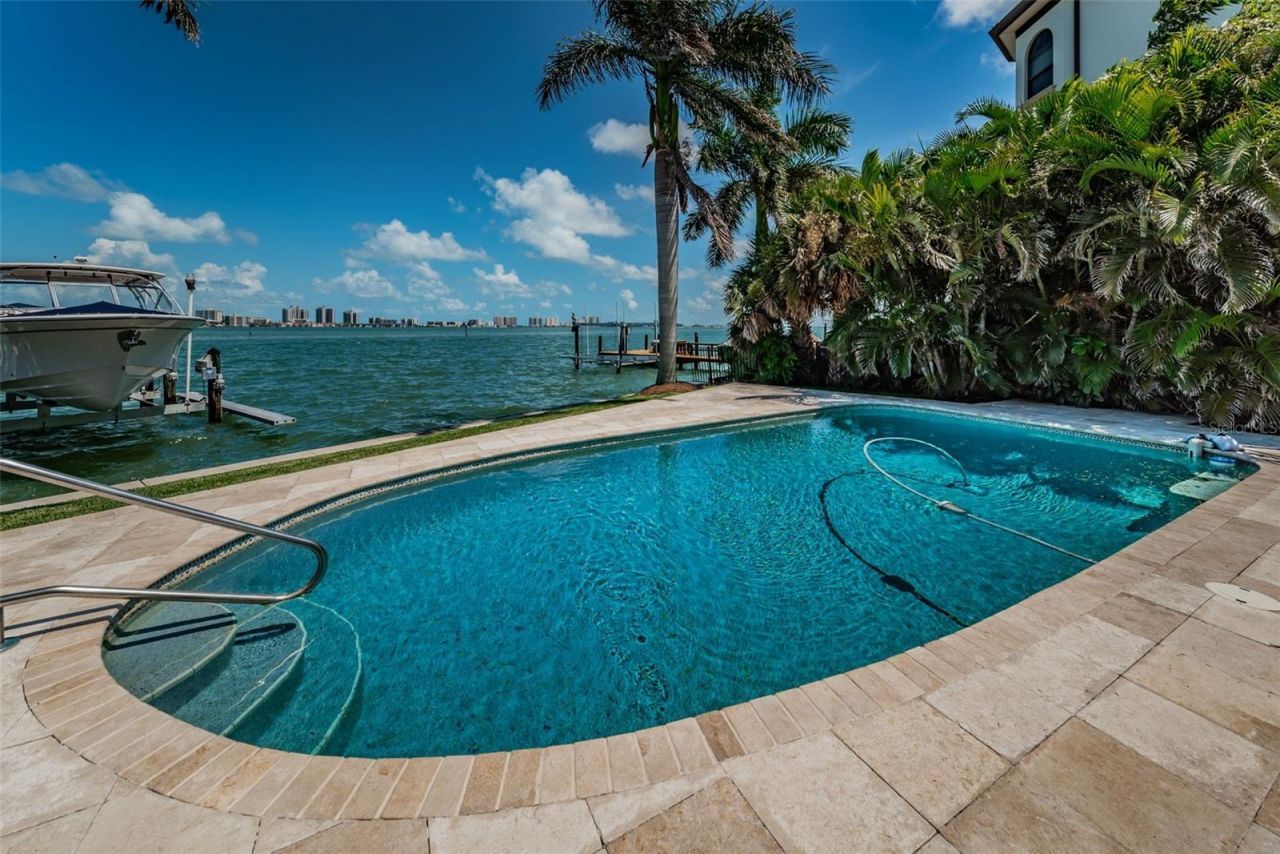 52 N Pine Circle, Belleair, FL 33756 Photo