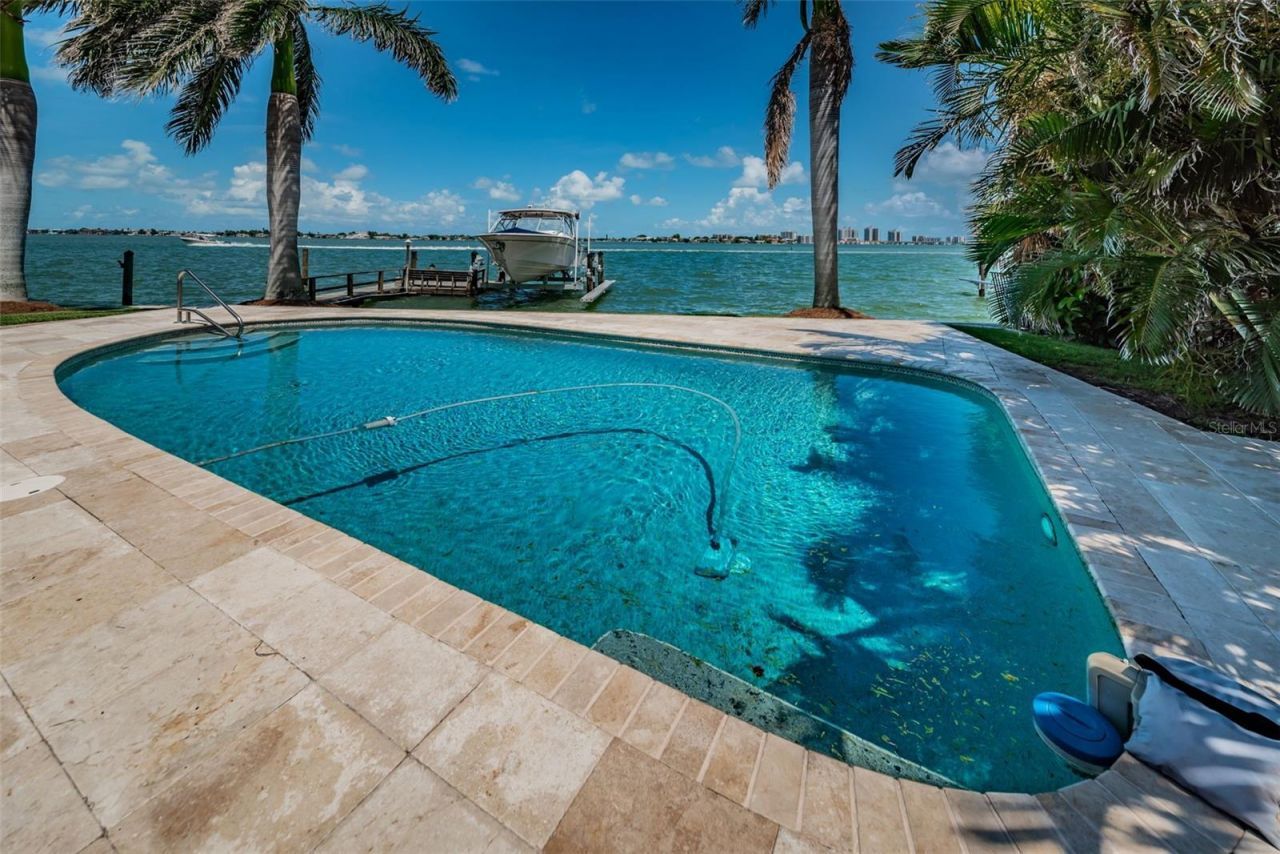 52 N Pine Circle, Belleair, FL 33756 Photo