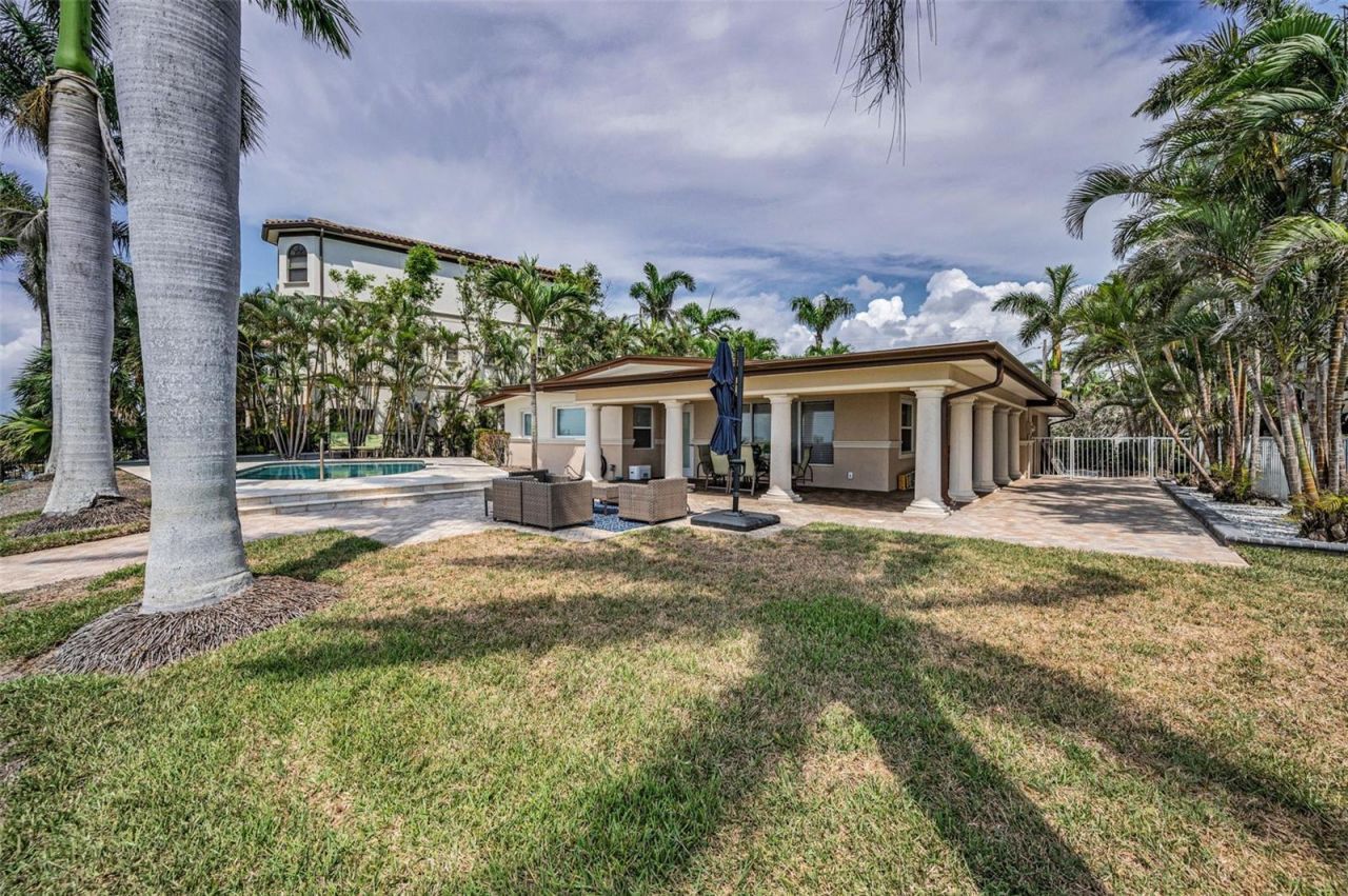 52 N Pine Circle, Belleair, FL 33756 Photo
