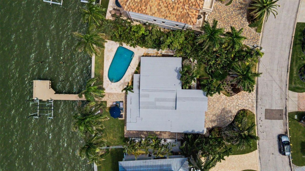 52 N Pine Circle, Belleair, FL 33756 Photo