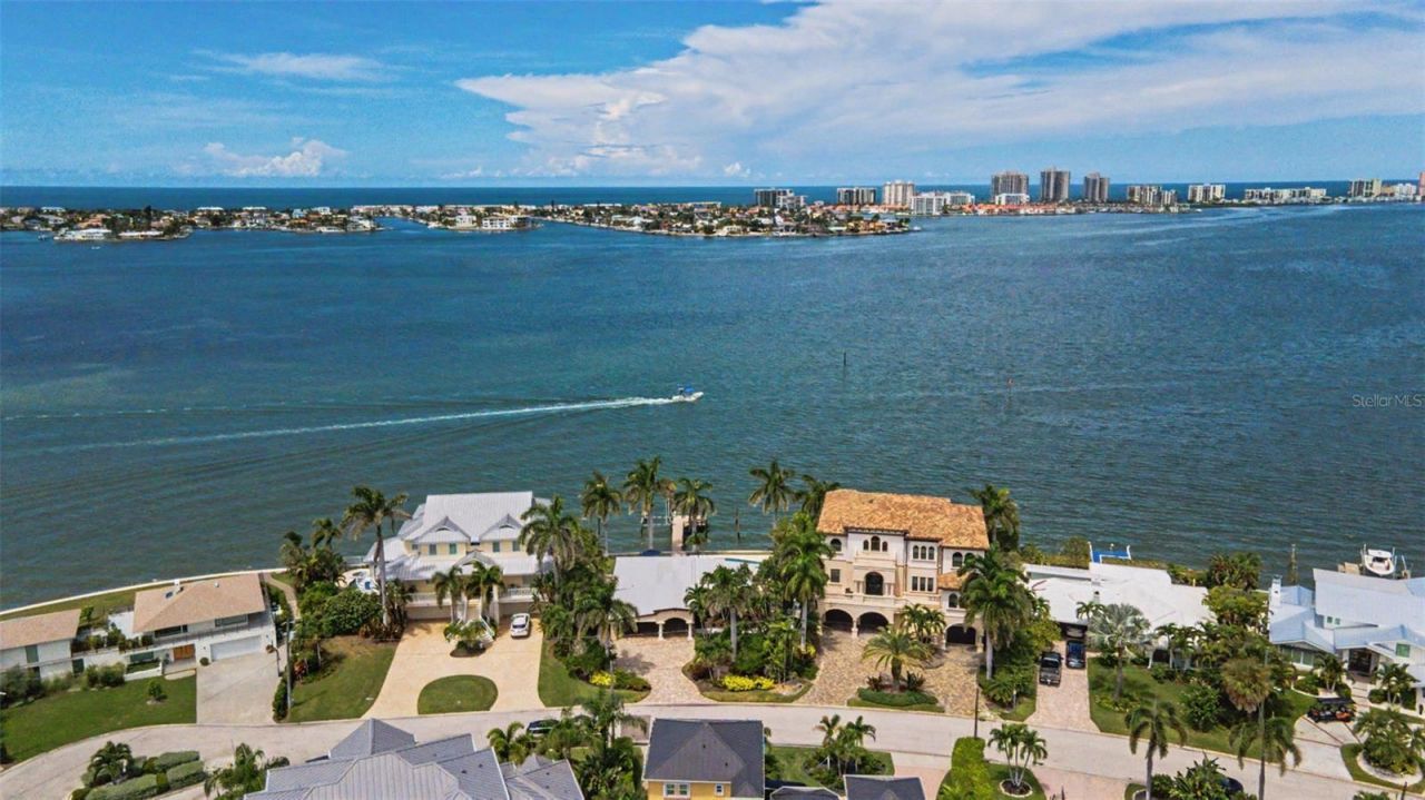 52 N Pine Circle, Belleair, FL 33756 Photo