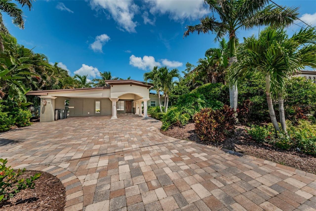52 N Pine Circle, Belleair, FL 33756 Photo