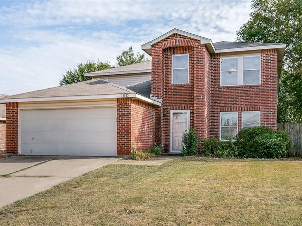 3925 Stonewick Court , Fort Worth, TX 76123