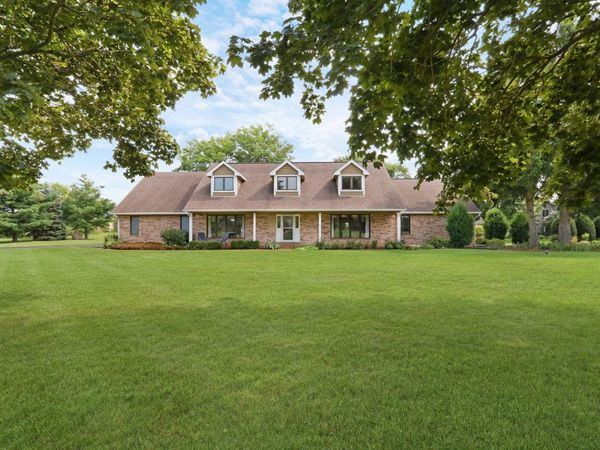 2 Essex Court , Hawthorn Woods, IL 60047