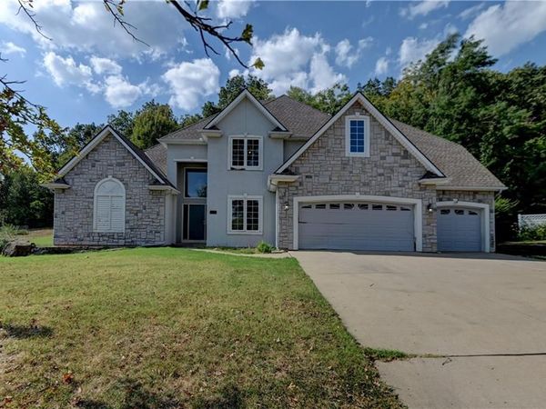 6826 N Charleston Drive, Kansas City, MO 64119
