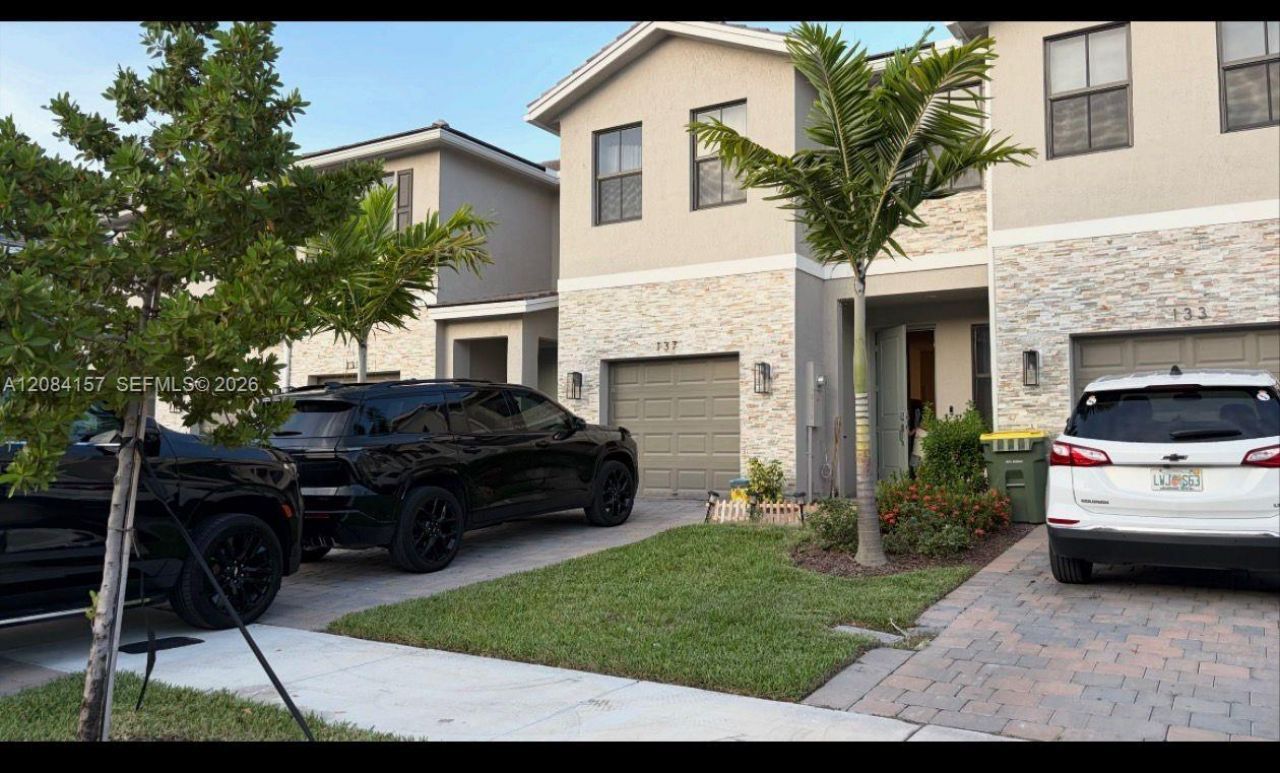 137 NE 14th Ave, Homestead, FL 33033 Main Photo
