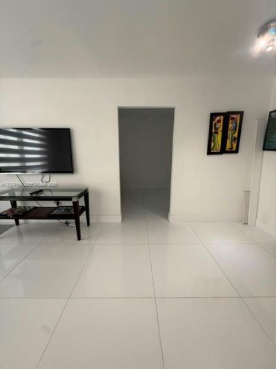 5555 Collins Ave, Unit 4P, Miami Beach, FL 33140 Photo