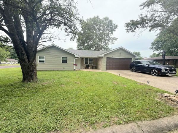 7305 N Wishing Well Drive, Columbia, MO 65202