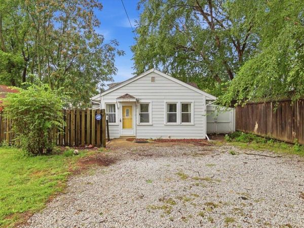 2004 39th Street, Des Moines, IA 50310