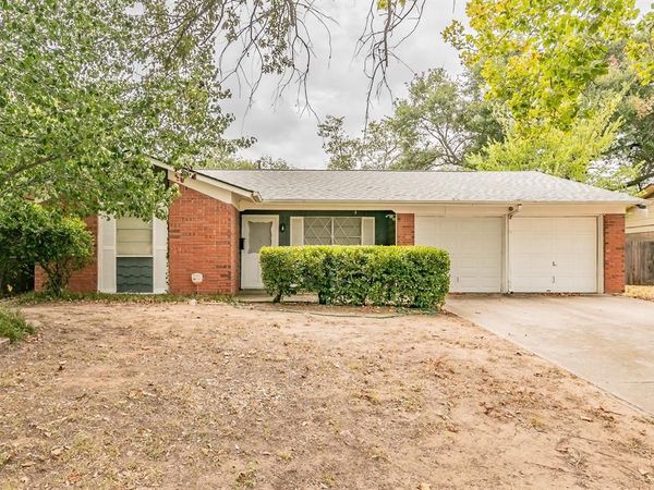 7412 Meadowcrest Drive , Fort Worth, TX 76112