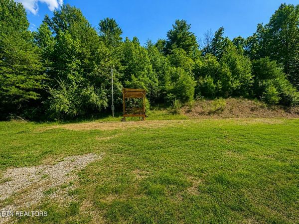 1085 Catoosa Rd, Wartburg, TN 37887