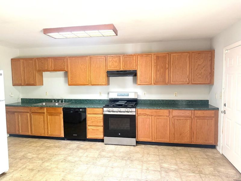 864 N Hill Lane, Springfield Township, OH 45224 Photo 8