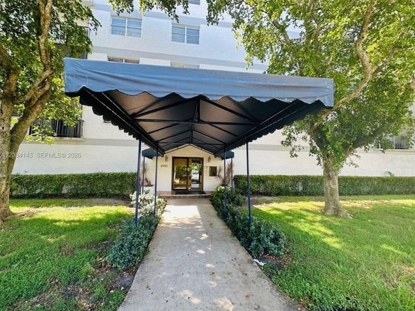 8950 NE 8th Ave , Unit 203, Miami, FL 33138