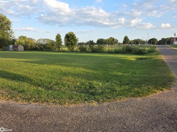 Washington Street, Batavia, IA 52533