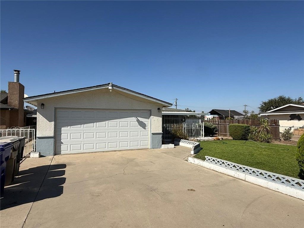 1416 Cheatham, Bakersfield, CA 93307 Main Photo