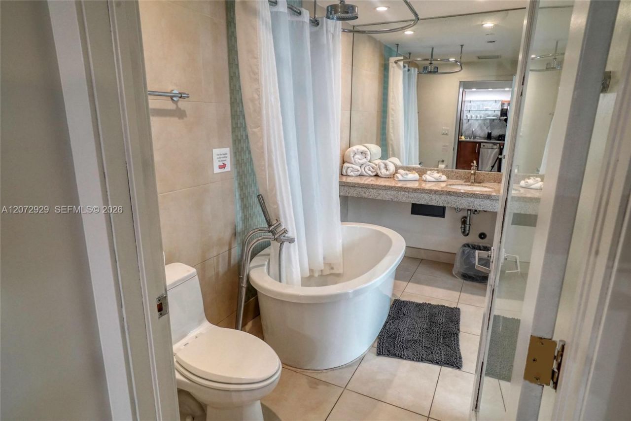 1036 Ocean Dr , Unit B202, Miami Beach, FL 33139 Photo