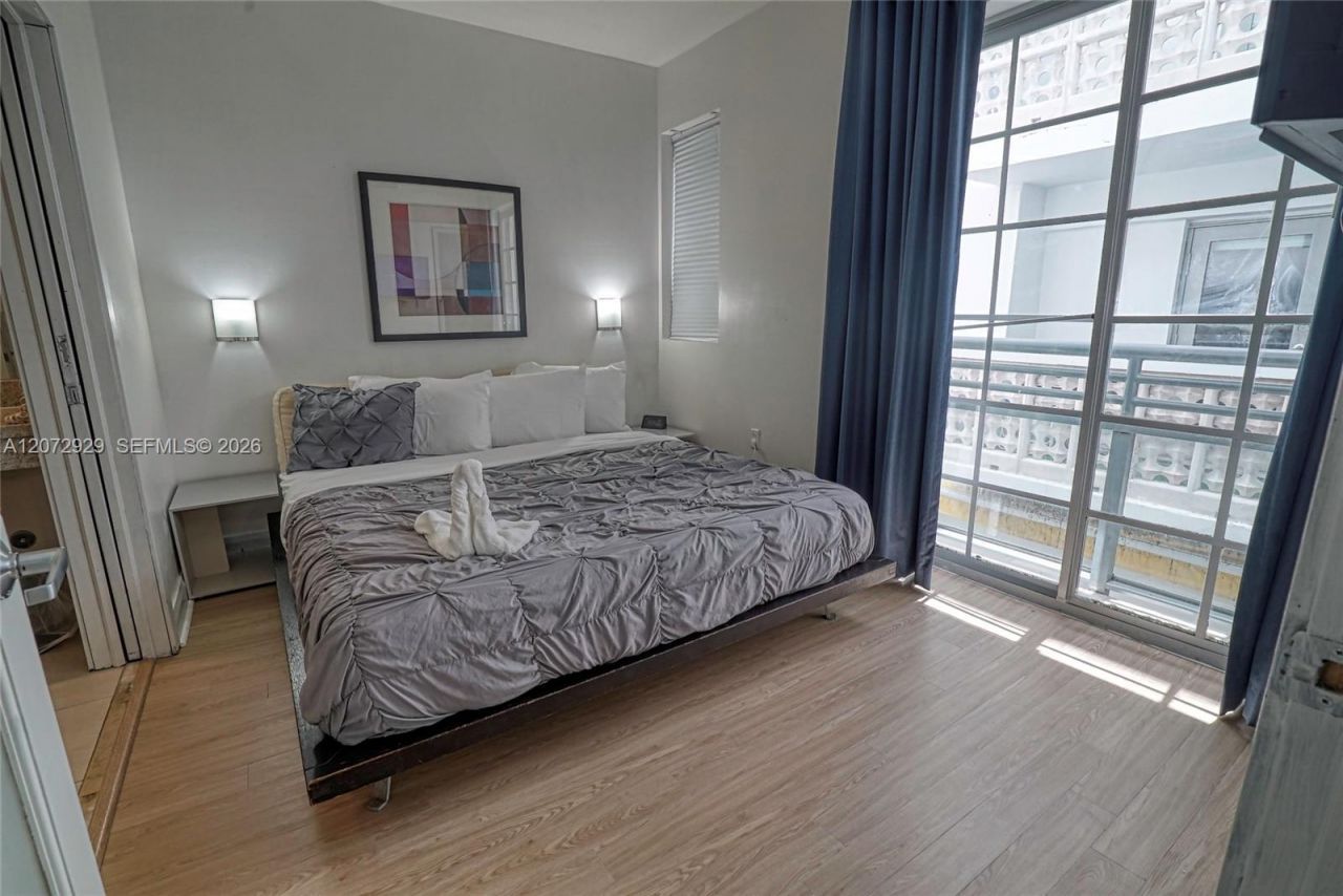 1036 Ocean Dr , Unit B202, Miami Beach, FL 33139 Photo