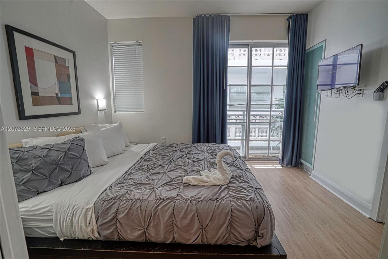 1036 Ocean Dr , Unit B202, Miami Beach, FL 33139 Photo