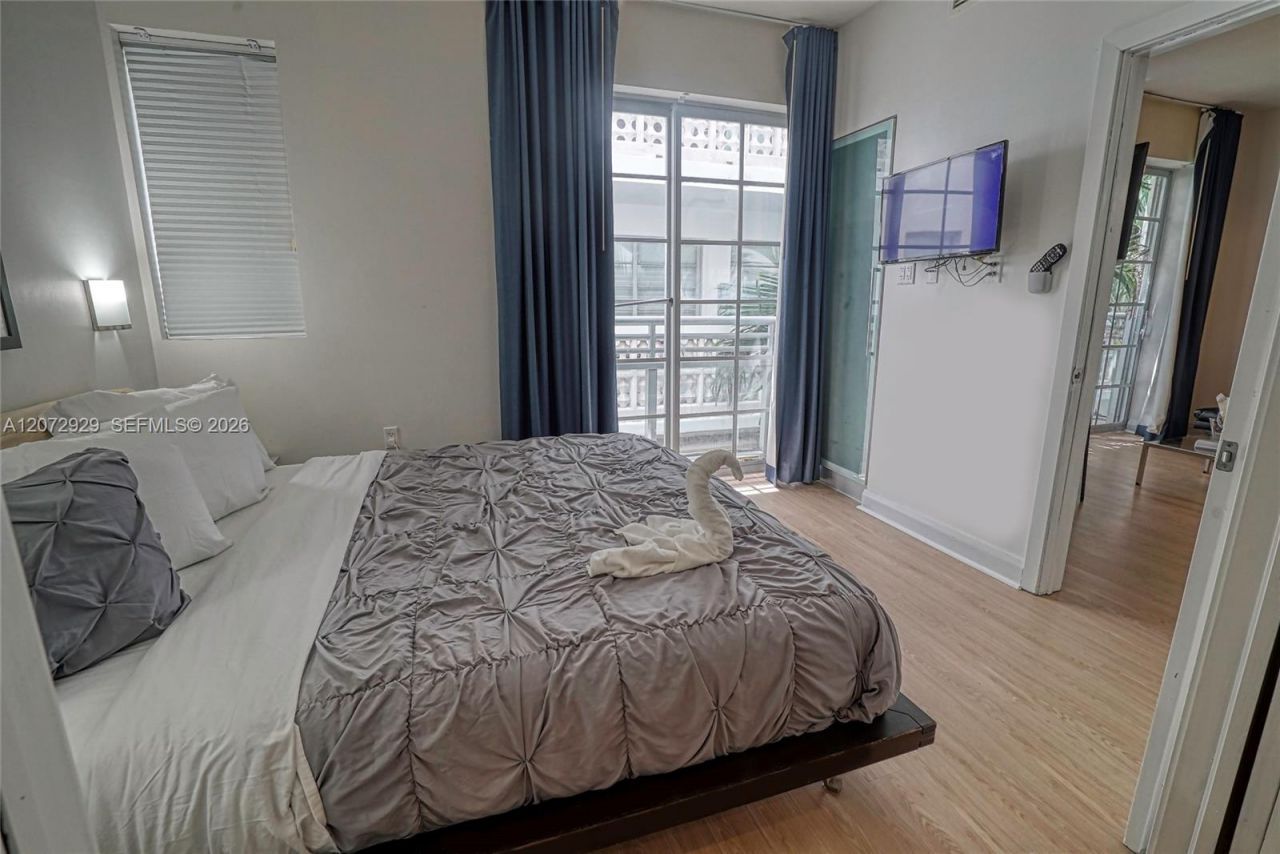 1036 Ocean Dr , Unit B202, Miami Beach, FL 33139 Photo
