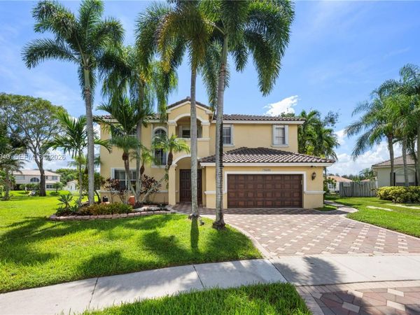 18806 NW 23rd Pl, Pembroke Pines, FL 33029