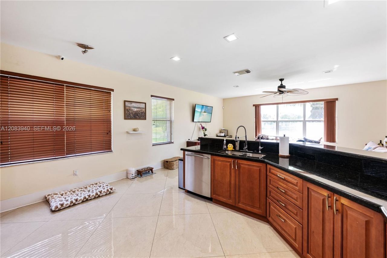 18806 NW 23rd Pl, Pembroke Pines, FL 33029 Photo