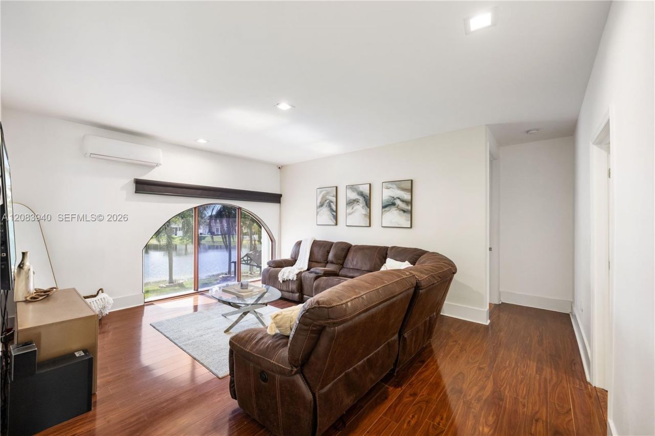 18806 NW 23rd Pl, Pembroke Pines, FL 33029 Photo