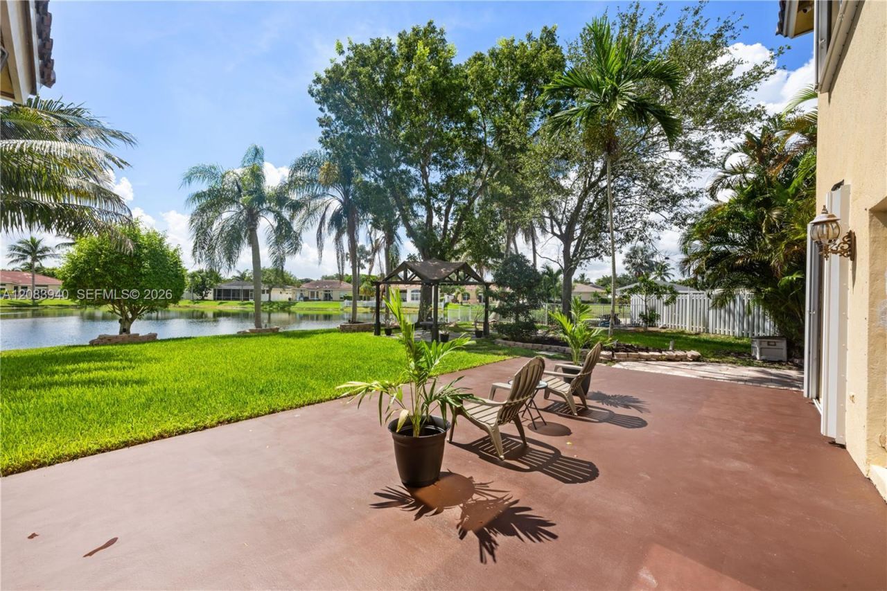 18806 NW 23rd Pl, Pembroke Pines, FL 33029 Photo