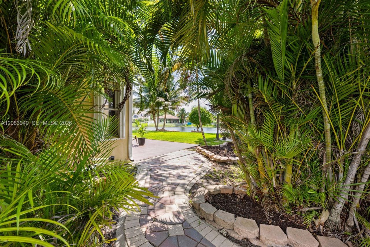 18806 NW 23rd Pl, Pembroke Pines, FL 33029 Photo