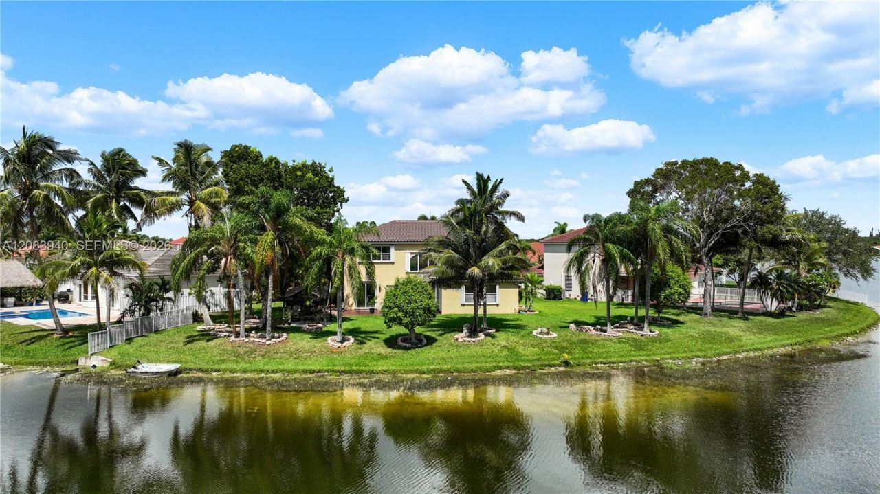 18806 NW 23rd Pl, Pembroke Pines, FL 33029 Photo