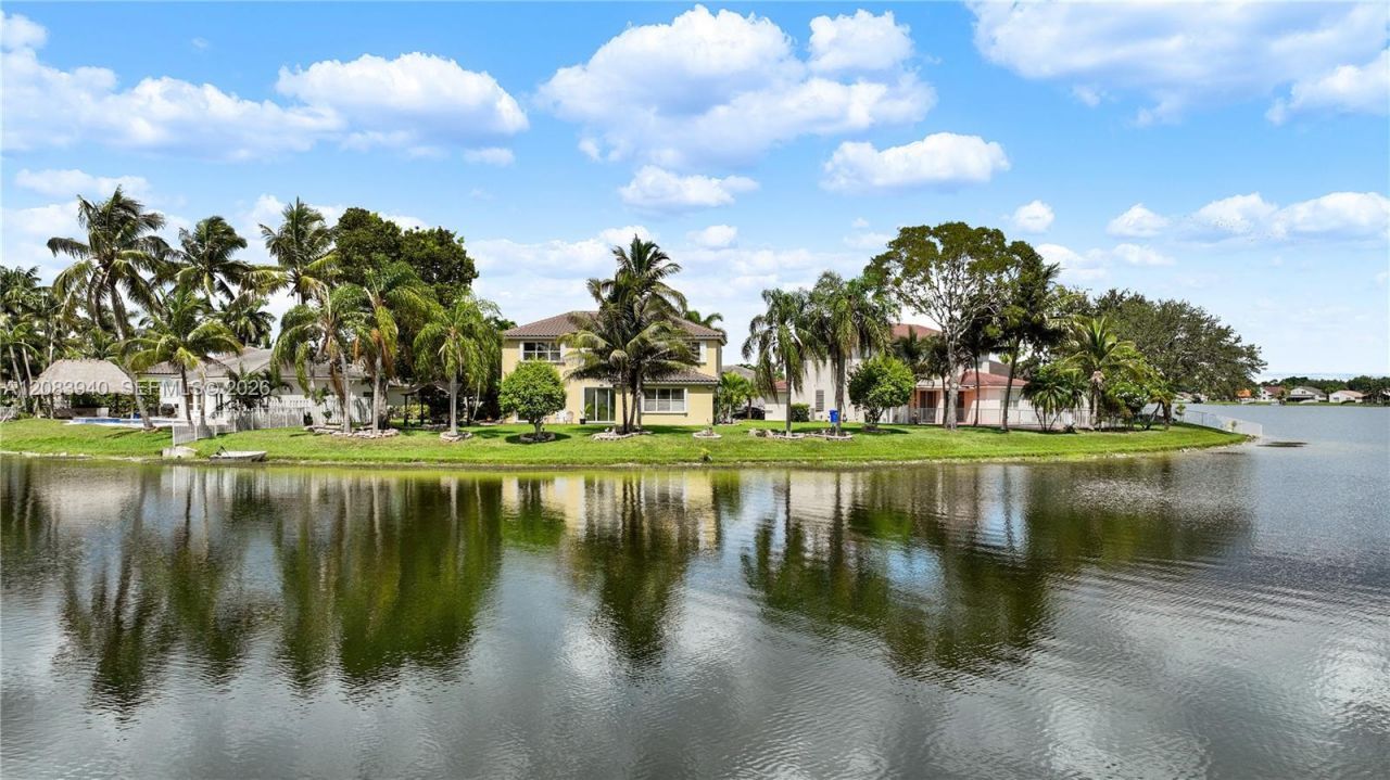 18806 NW 23rd Pl, Pembroke Pines, FL 33029 Photo