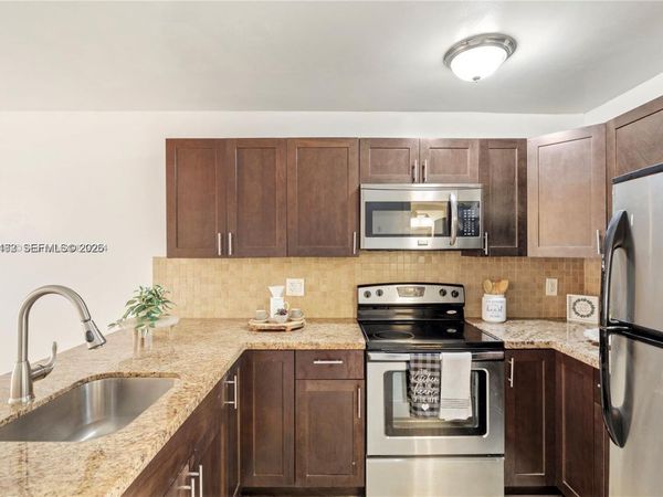 7241 Miami Lakes Dr , Unit D19, Miami Lakes, FL 33014