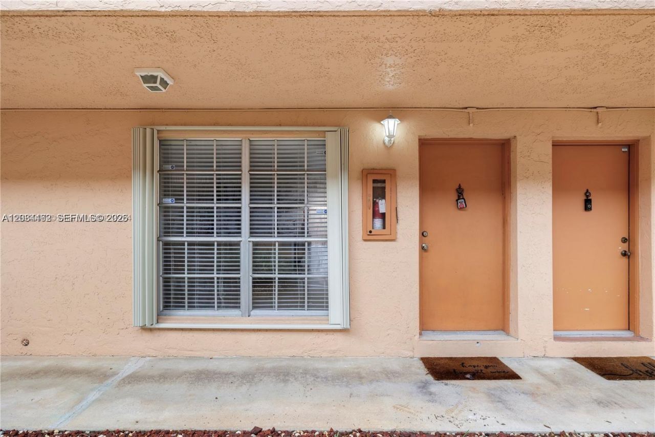7241 Miami Lakes Dr , Unit D19, Miami Lakes, FL 33014 Photo