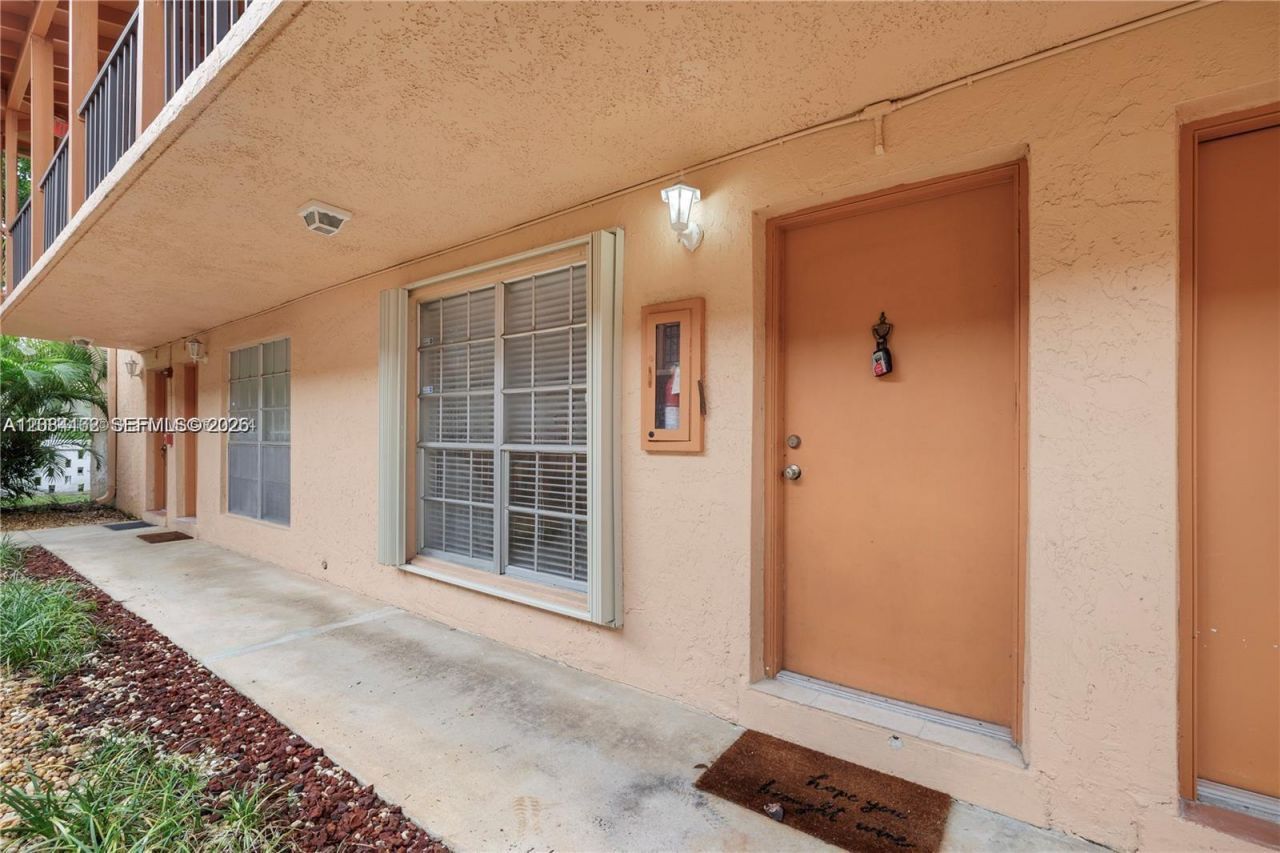7241 Miami Lakes Dr , Unit D19, Miami Lakes, FL 33014 Photo