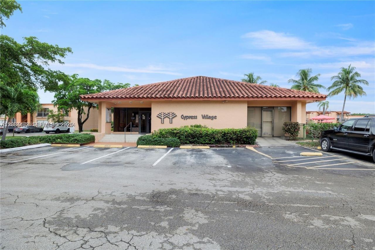 7241 Miami Lakes Dr , Unit D19, Miami Lakes, FL 33014 Photo