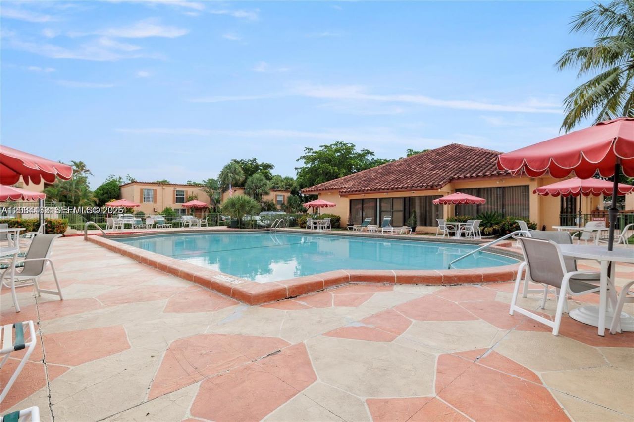 7241 Miami Lakes Dr , Unit D19, Miami Lakes, FL 33014 Photo