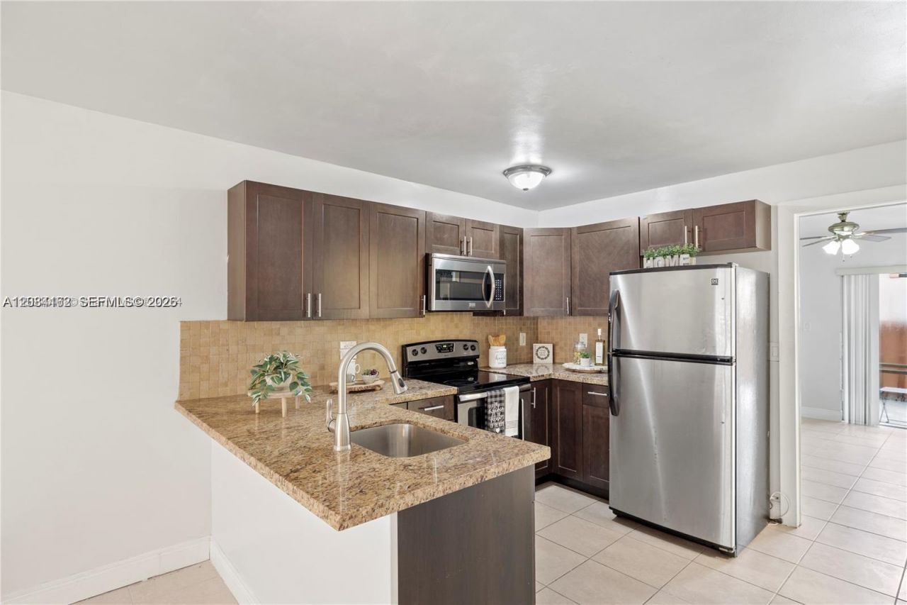 7241 Miami Lakes Dr , Unit D19, Miami Lakes, FL 33014 Photo