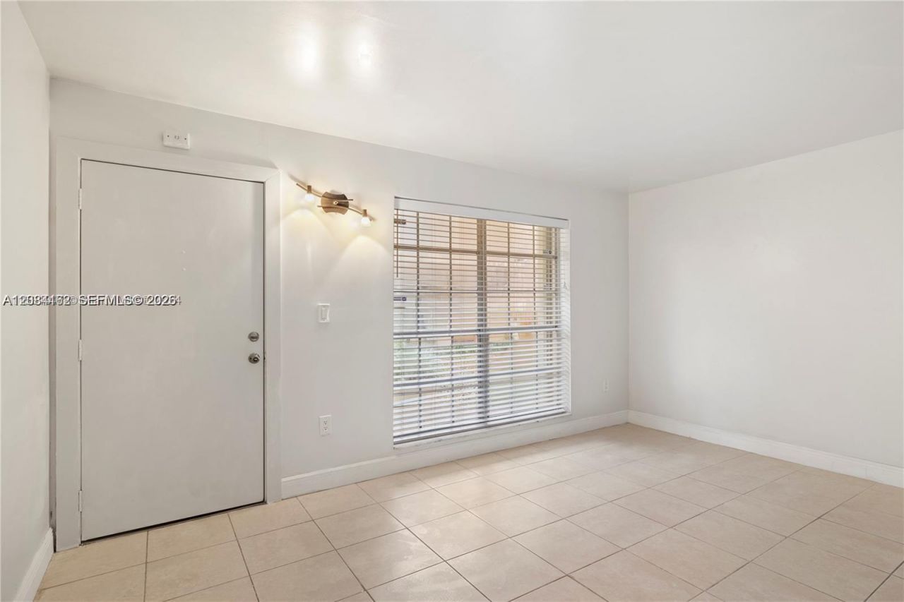 7241 Miami Lakes Dr , Unit D19, Miami Lakes, FL 33014 Photo
