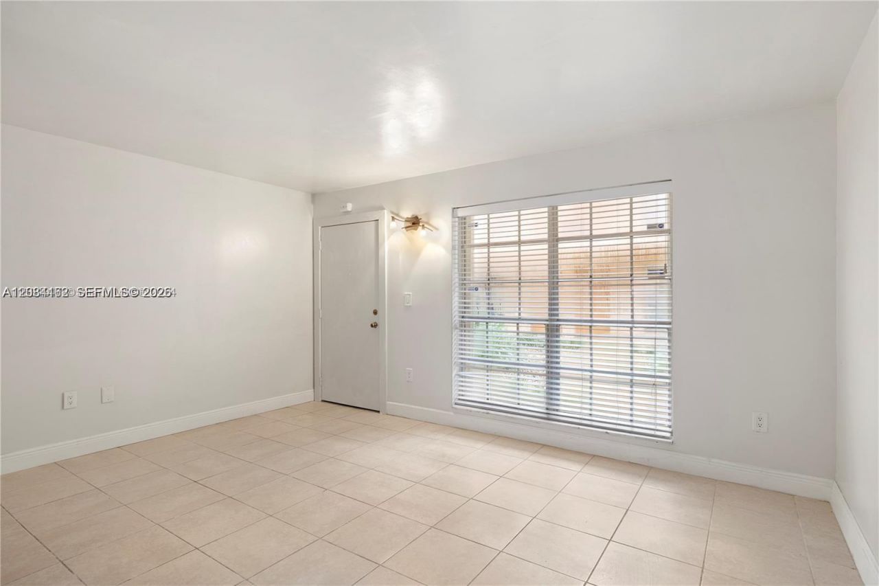 7241 Miami Lakes Dr , Unit D19, Miami Lakes, FL 33014 Photo