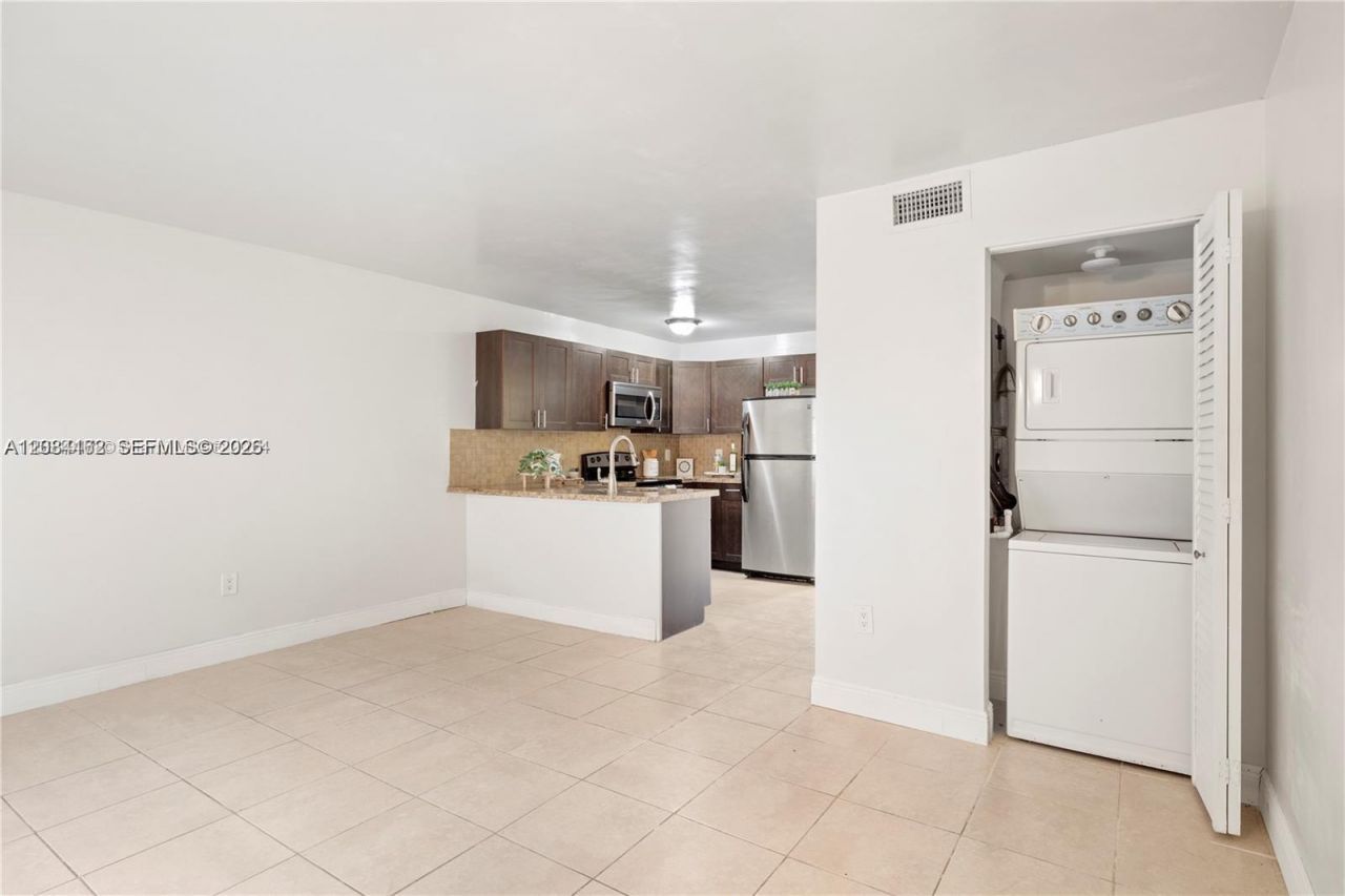 7241 Miami Lakes Dr , Unit D19, Miami Lakes, FL 33014 Photo
