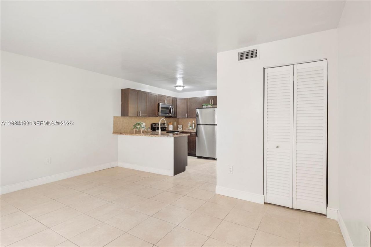7241 Miami Lakes Dr , Unit D19, Miami Lakes, FL 33014 Photo