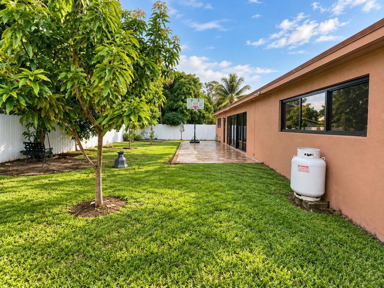 70 NE 174th Drive, North Miami Beach, FL 33162 Photo