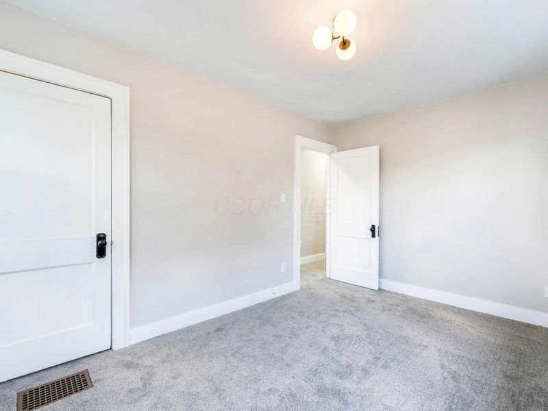 905 Leona Avenue, Columbus, OH 43201 Photo 27