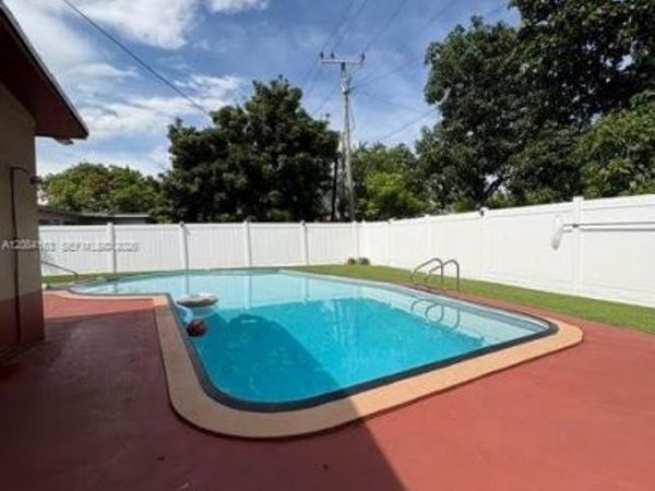 441 NE 43rd St , Deerfield Beach, FL 33064