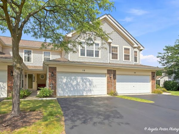 16 Cloverdale Court , Unit 16, Algonquin, IL 60102