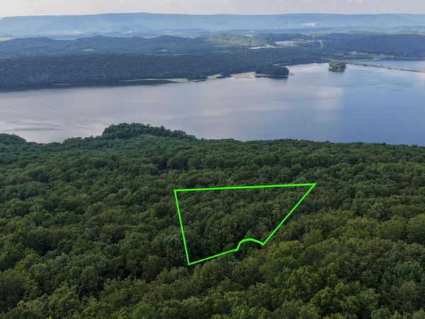 2 Bluff Road , South Pittsburg, TN 37380