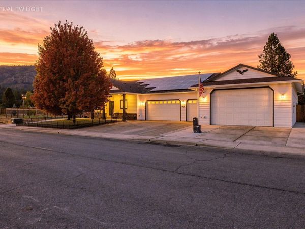 106 Cabernet Circle, Cave Junction, OR 97523