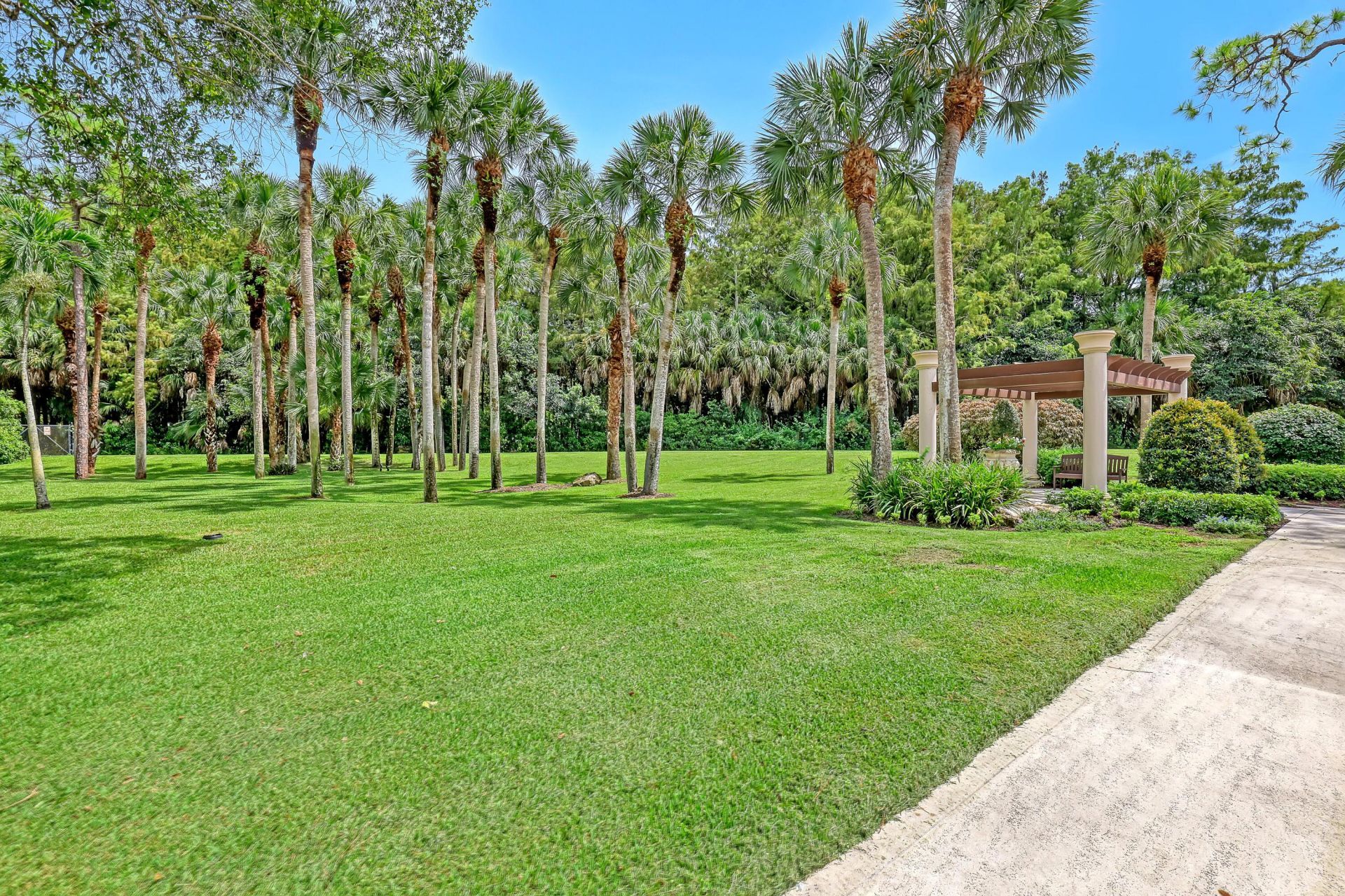 23 Windward Isle, Palm Beach Gardens, FL 33418 Photo